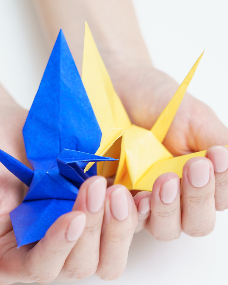 手のひらの上の折り紙