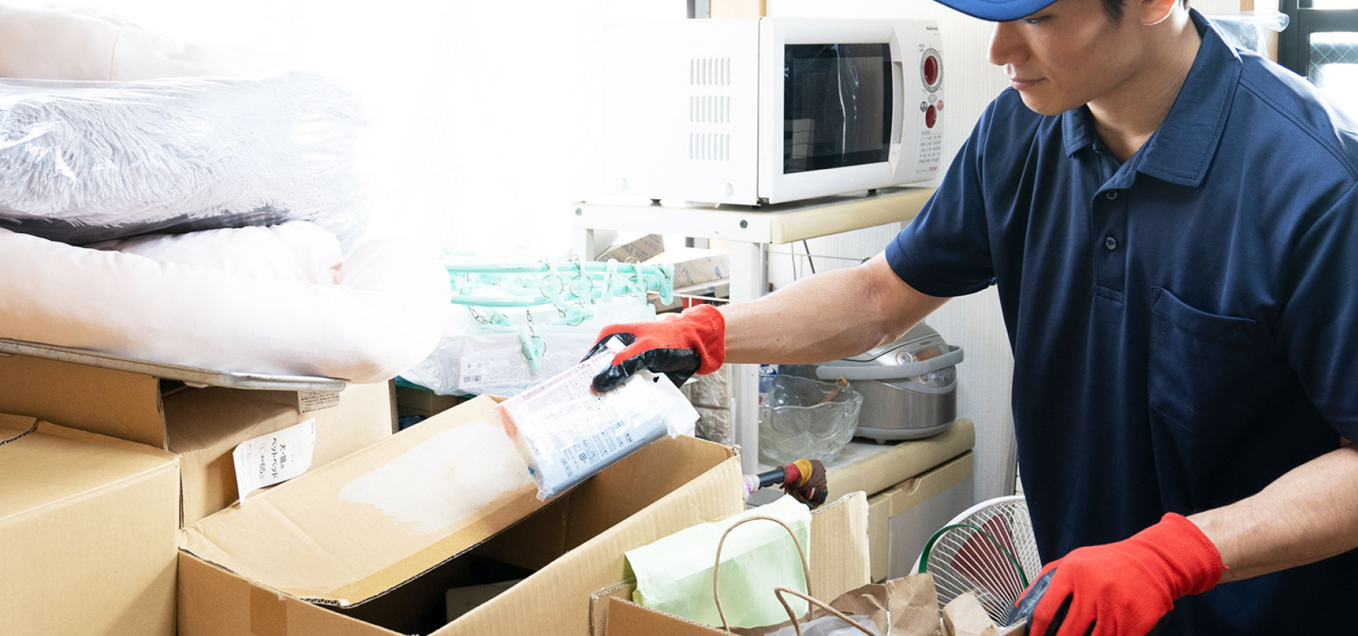 不用品回収の作業風景写真