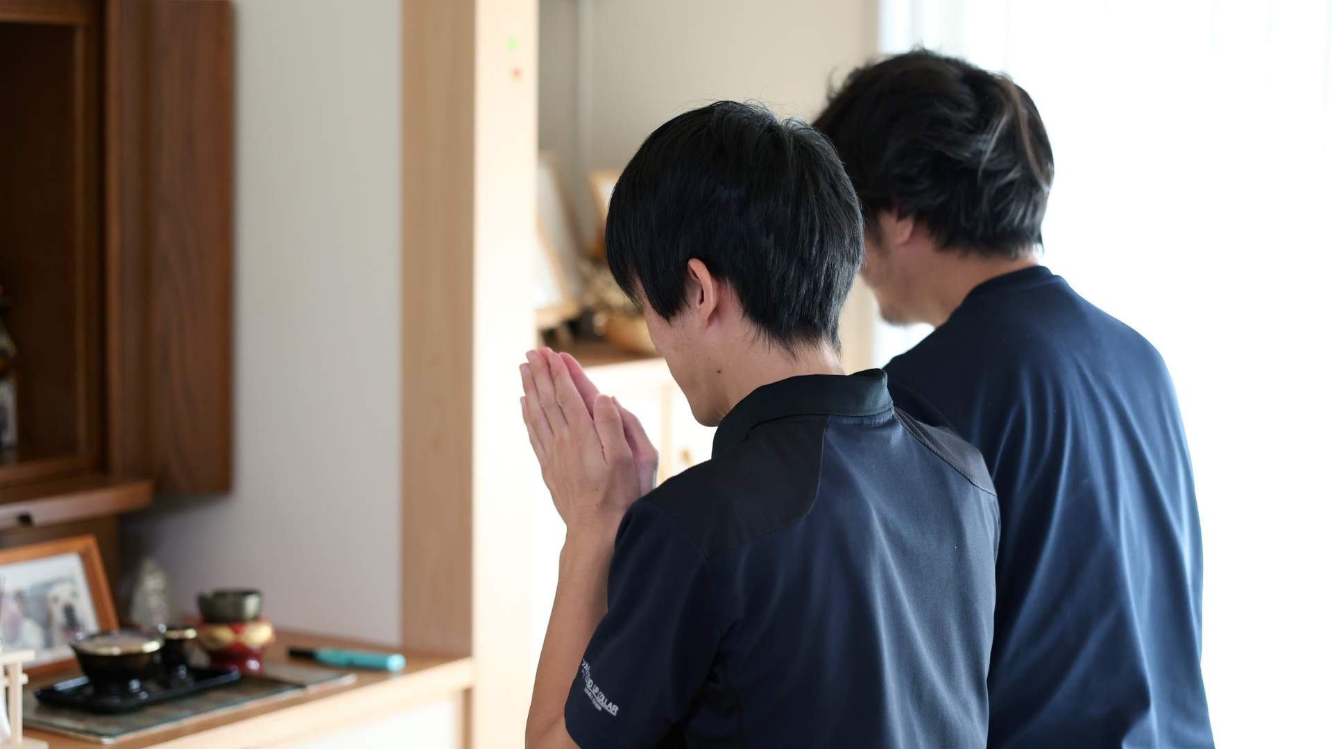 お参りしている写真